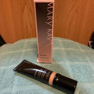 Mary Kay | NWB Light to Medium CC Cream SPF 15